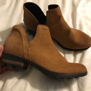 Sorel Lolla cut out boot